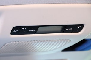 2011 Nissan Quest rear climate controls