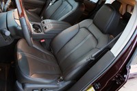 2011 Lincoln MKX front seats