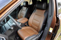 2011 Ford Explorer front seats
