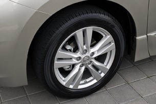 2011 Nissan Quest wheel
