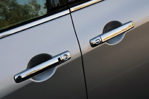 2011 Nissan Quest door handles