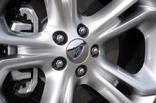 2011 Ford Explorer wheel