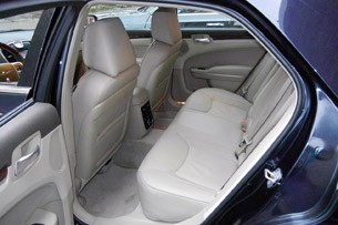 2011 Chrysler 300 rear seats