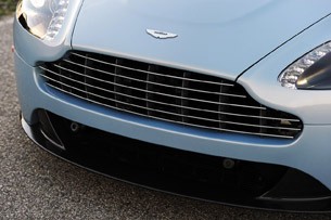 2011 Aston Martin V12 Vantage grille