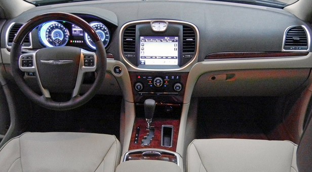 2011 Chrysler 300 interior