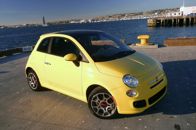 2012 Fiat 500 front 3/4 view