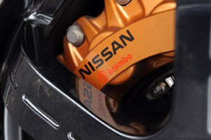 2012 Nissan GT-R brakes