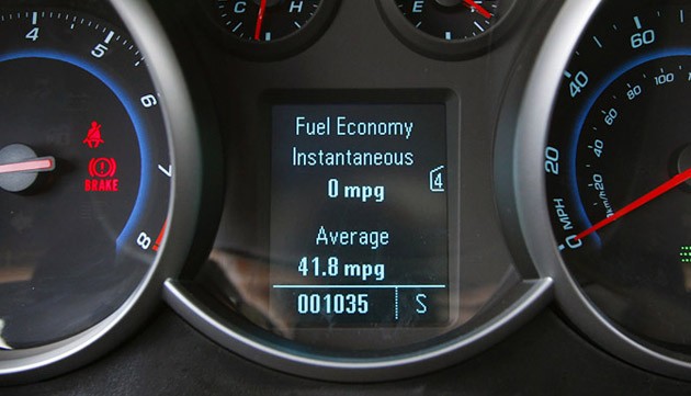 2011 Chevrolet Cruze Eco gauges