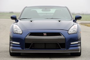 2012 Nissan GT-R front view