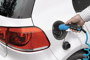 2014 Volkswagen Golf Blue-e-motion charging port