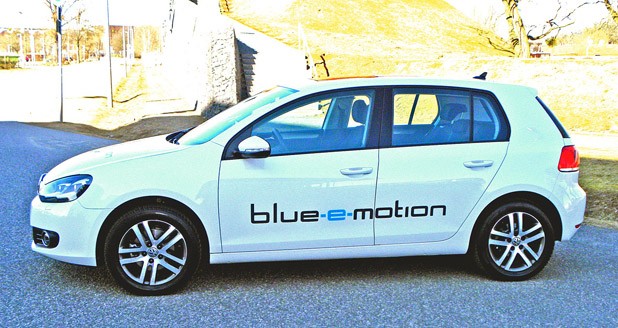 2014 Volkswagen Golf Blue-e-motion side view