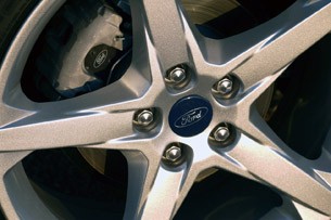 2012 Ford Focus Titanium wheel detail