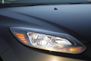 2012 Ford Focus Titanium headlight