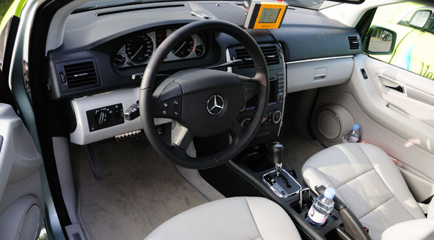 Mercedes-Benz F-Cell interior