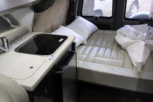 2011 Airstream Avenue bed