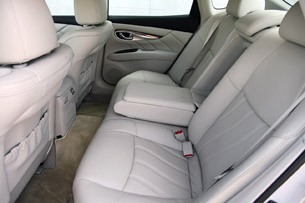 2012 Infiniti M35h rear seats