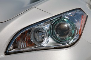 2012 Infiniti M35h headlight