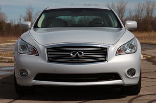 2012 Infiniti M35h front view