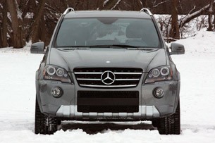 2011 Mercedes-Benz ML63 AMG front view