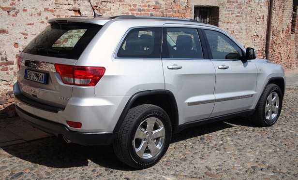 2011 Jeep Grand Cherokee 3.0 CRD rear 3/4 view