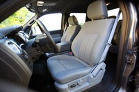 2011 Ford F-150 4x4 SuperCrew front seats