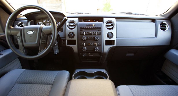 2011 Ford F-150 4x4 SuperCrew interior
