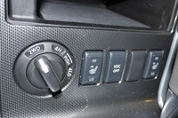 2011 Nissan Pathfinder drive controls