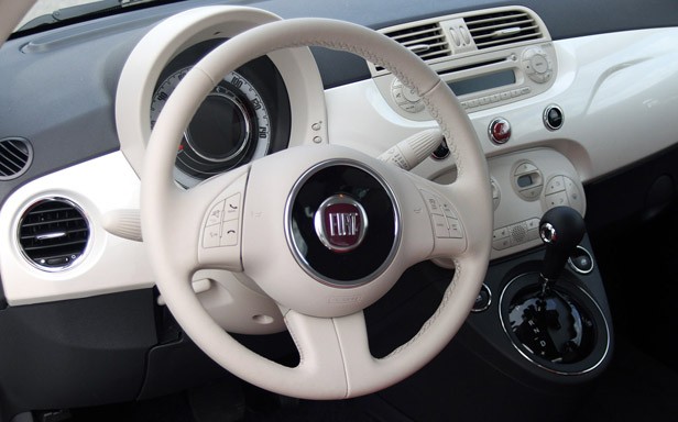 2012 Fiat 500C steering wheel