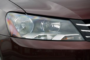 2012 Volkswagen Passat headlight