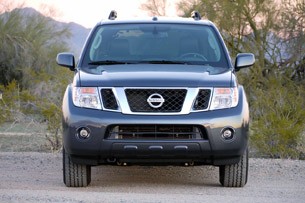 2011 Nissan Pathfinder front view