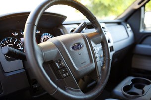 2011 Ford F-150 4x4 SuperCrew steering wheel