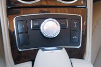 2012 Mercedes-Benz CLS550 multimedia system controls