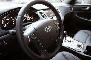 2012 Hyundai Genesis 5.0 R-Spec steering wheel