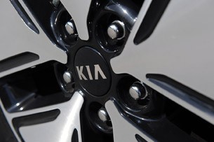 2011 Kia Optima Hybrid wheel detail