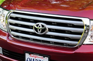 2011 Toyota Land Cruiser grille
