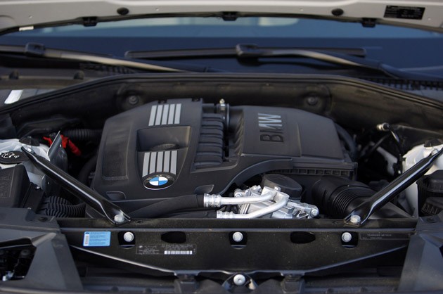 2011 BMW 740Li engine