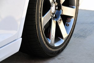 2012 Chrysler 300 SRT8 tire