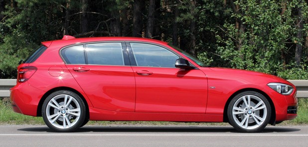 2012 BMW 1 Series Five-Door side view
