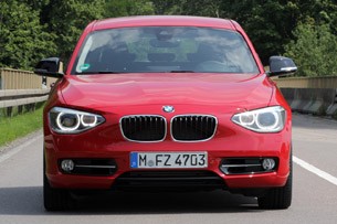 2012 BMW 1 Series Five-Door front view