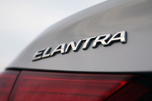 2011 Hyundai Elantra Limited badge