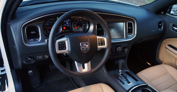 2011 Dodge Charger Rallye V6 interior