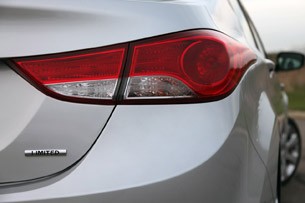 2011 Hyundai Elantra Limited taillight