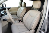 2011 Nissan Quest front seats