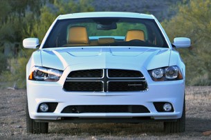 2011 Dodge Charger Rallye V6 front view