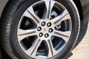 2012 Cadillac SRX wheel