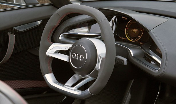 2014 Audi e-tron Spyder interior