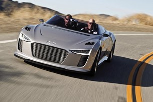 2014 Audi e-tron Spyder driving