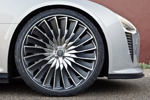 2014 Audi e-tron Spyder wheel