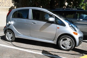 2012 Mitsubishi i charging