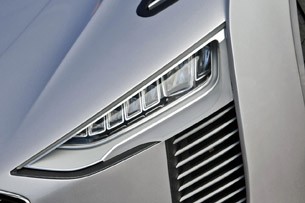 2014 Audi e-tron Spyder headlight